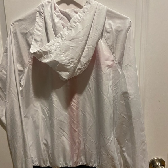 Light weight wind breaker - Picture 2 of 3